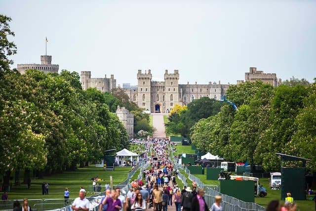 Crowds walking the Long Walk toward Windsor Castle